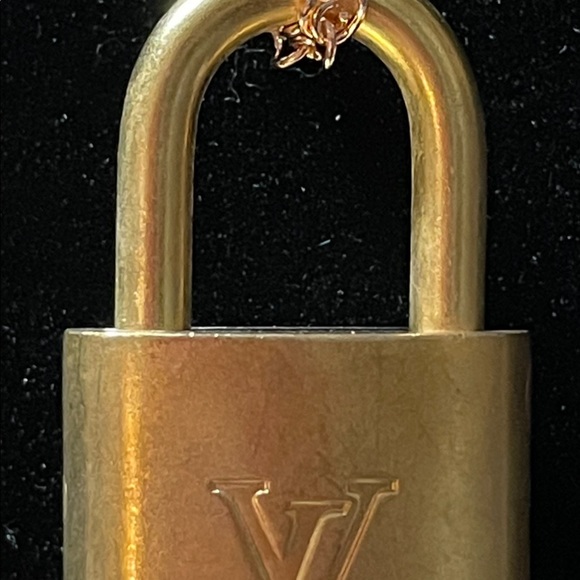 ***FLASH SALE*** Louis Vuitton Solid Brass Candena Lock and Key Necklaces. - Picture 3 of 6